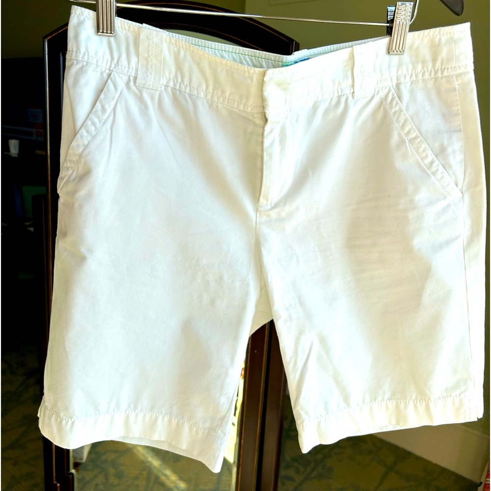 Lilly Pulitzer Classic White Chico shorts 9 In Length Size 8